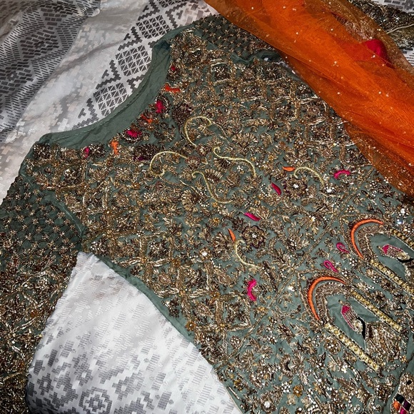 Beautiful customized, hand-made outfit from Pakistan. - Picture 5 of 6